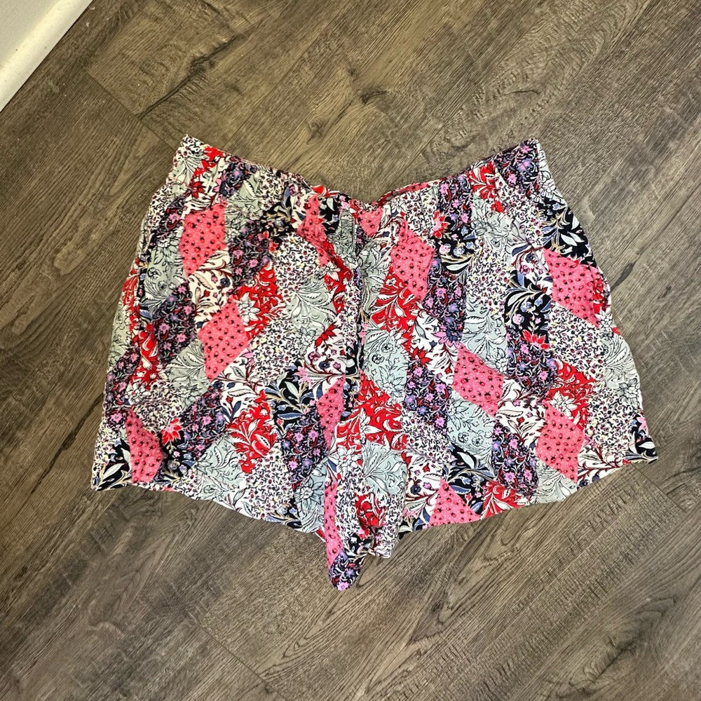 Loft Pleated Pull On Shorts in Patchwork Bloom